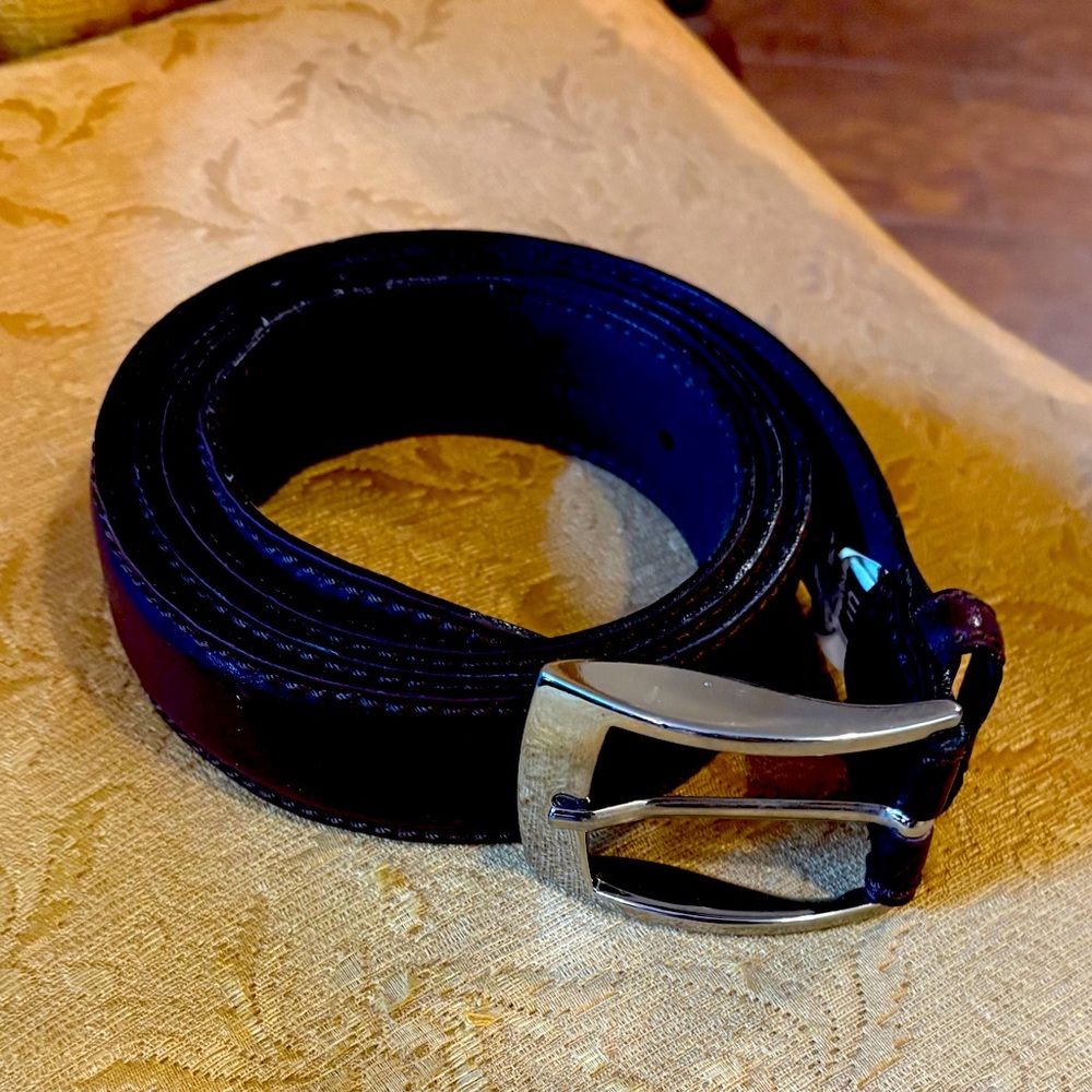 Bachrach shiny brown leather belt made in Italy size 36 with a Silver Buckle